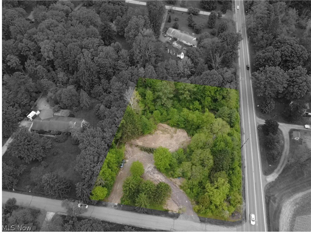Residential Lot in Russell Township