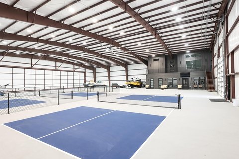 Longview Hangar with Living Quarters