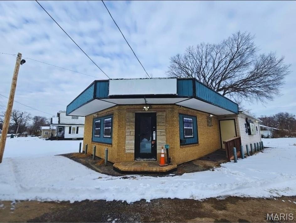 Versatile Commercial Property in Cahokia