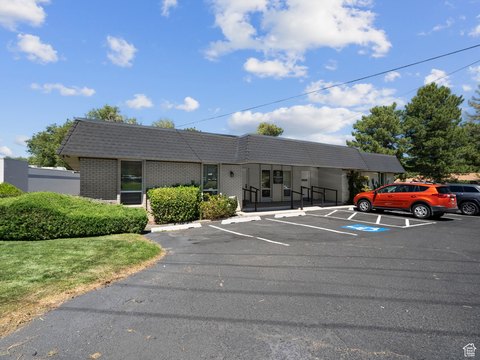 Commercial Building in Desirable Area