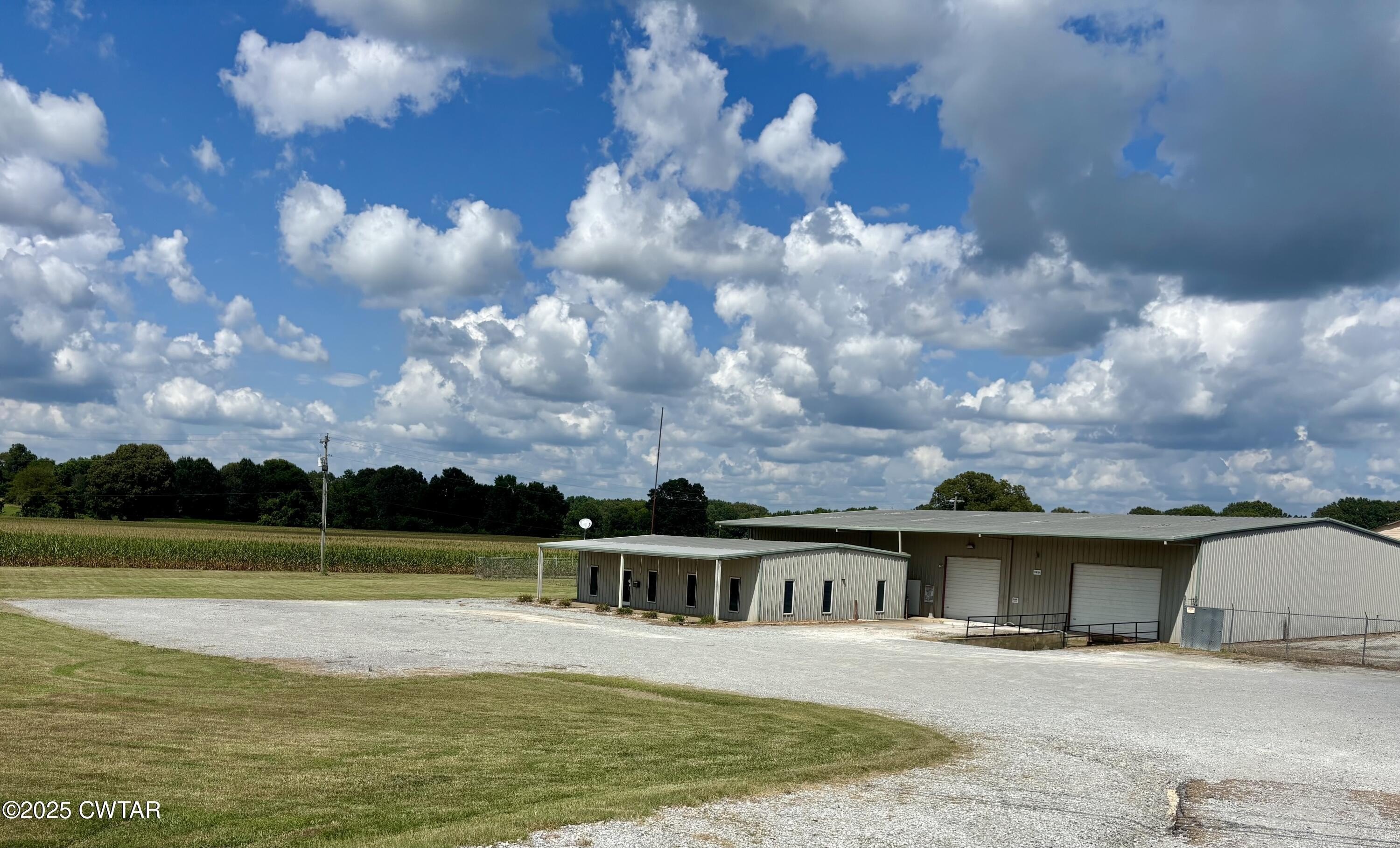Versatile Commercial Property in Alamo