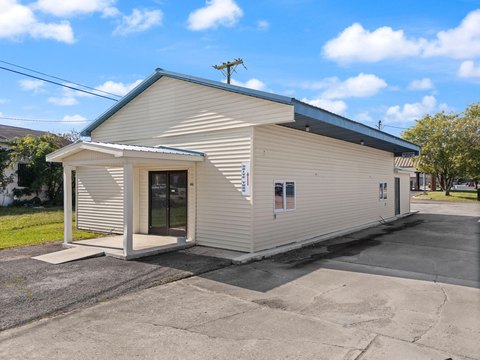 Commercial Building on Highway 25W