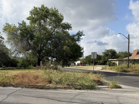 LAND - San Antonio, TX