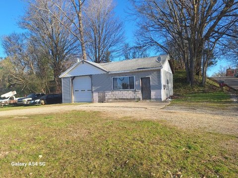 Commercial Building in Osseo, MI