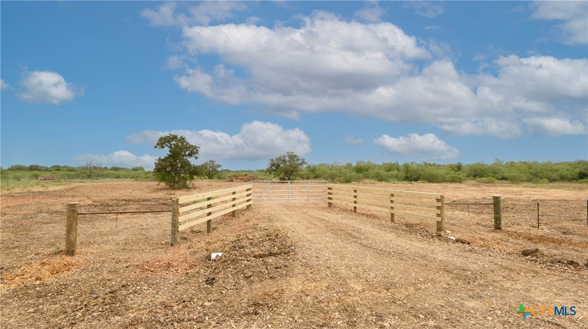 Gonzales Land with Oak Trees
