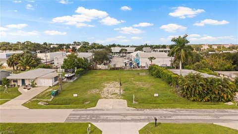 Land, NAPLES, FL