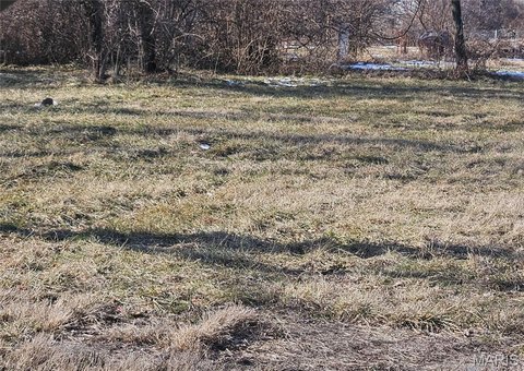 LAND - East St Louis, IL