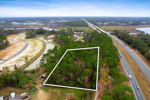 Expansive Land Parcel in Jacksonville