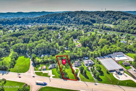 Level Commercial Land