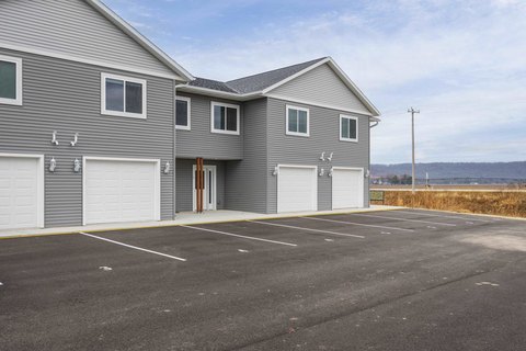 6-Unit Apartment Building