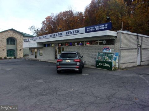 Retail Building on National Highway