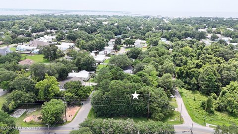 LAND - Bay Saint Louis, MS