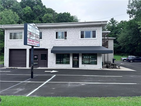 Mixed-Use 6-Unit Commercial Building