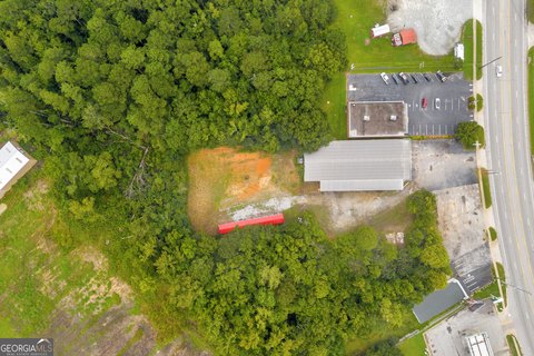 Versatile Commercial Building with Storage