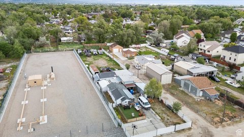 Versatile Commercial Property Near Downtown