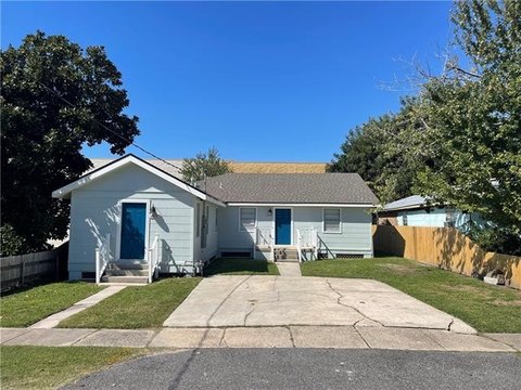 Renovated 2BR Duplex with Parking