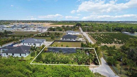 Spacious Corner Lot in Homestead