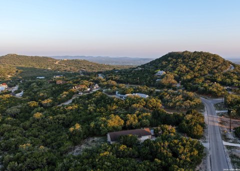 LAND - Lakehills, TX