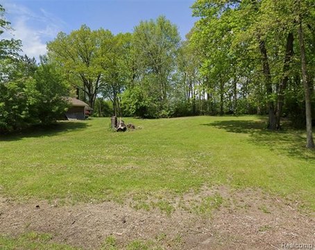 LAND - Bloomfield Hills, MI