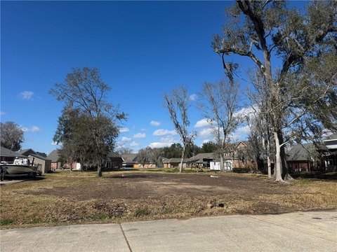 Land, Luling, LA