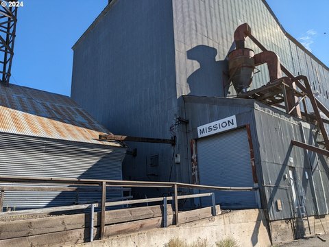 Warehouse with Active Railroad Spur