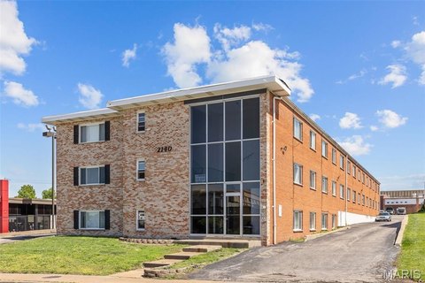 32-Unit Apartment Building
