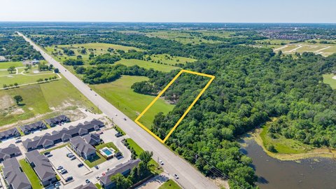 Commercial Land with High-Traffic Frontage