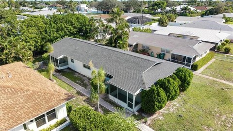 Naples Park Duplex: Prime Location