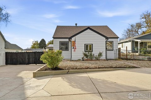Longmont Multifamily Property with Garage