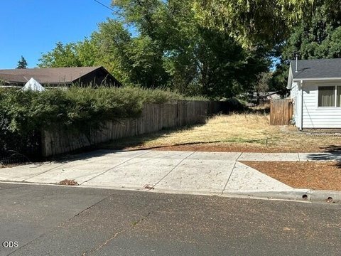 Land, Medford, OR