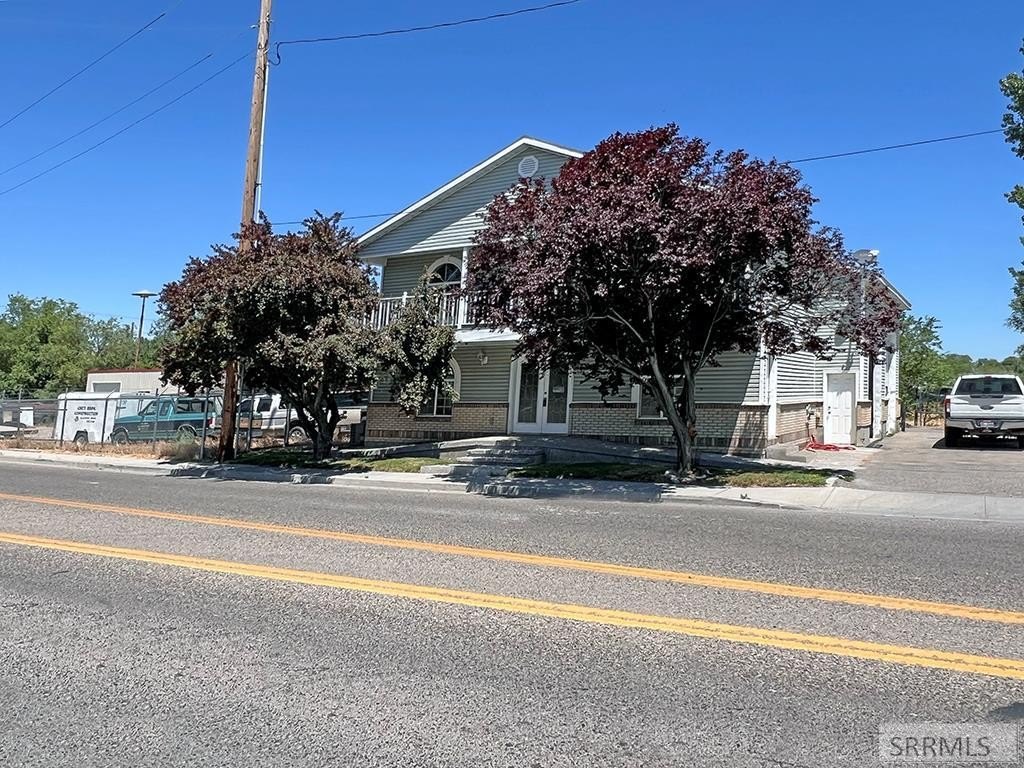 Mixed-Use Property with Shop
