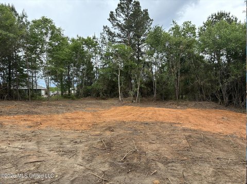 LAND - Saucier, MS