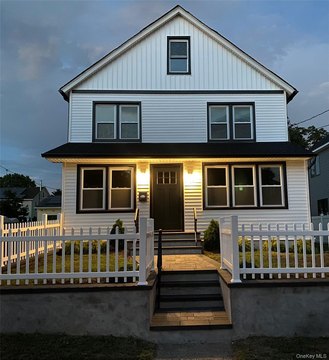 Two-Family Residence in Roslyn Heights