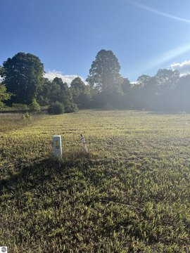 Kingsley Buildable Lot in Subdivision