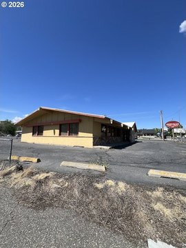 Freestanding Restaurant with Banquet Room