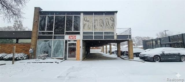 Versatile Commercial Property in Oak Park