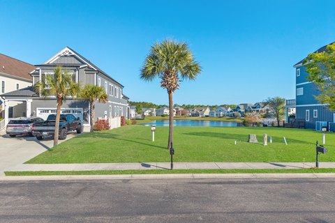 Waterway Palms Pond Lot