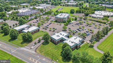 Office Space in Newtown Commons