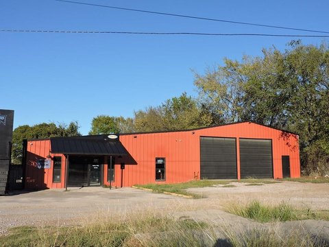Versatile Commercial Property in Mabank