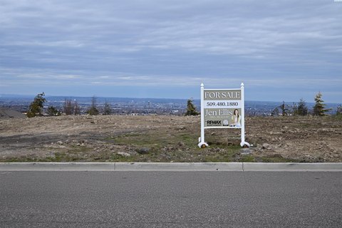 Kennewick Land with Panoramic Views