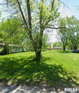 LAND - Girard, IL