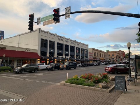 Historic Retail Space Overlooking Courthouse