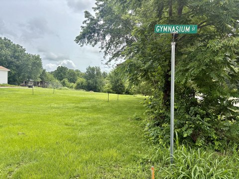 LAND - Everton, MO