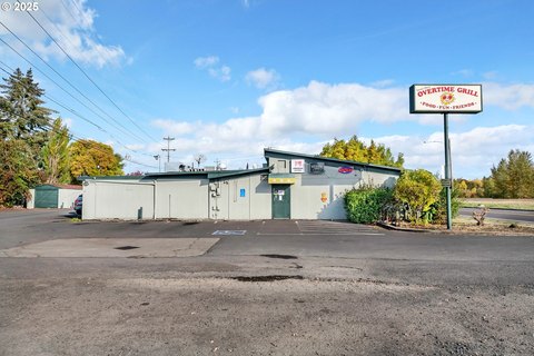 Eugene Bar/Restaurant on Large Lot