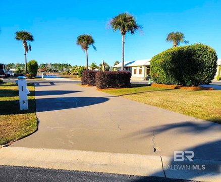 RV Resort Pull-Through Lot