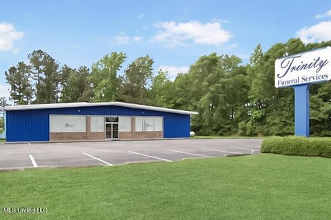 Lumberton Commercial Building For Sale