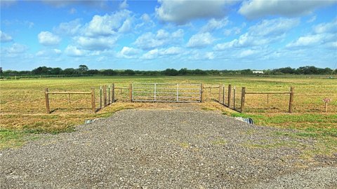 LAND - Sinton, TX