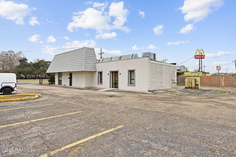 Versatile Commercial Building in Lafayette