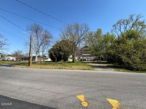 Commercially Zoned Lot Near Parkway