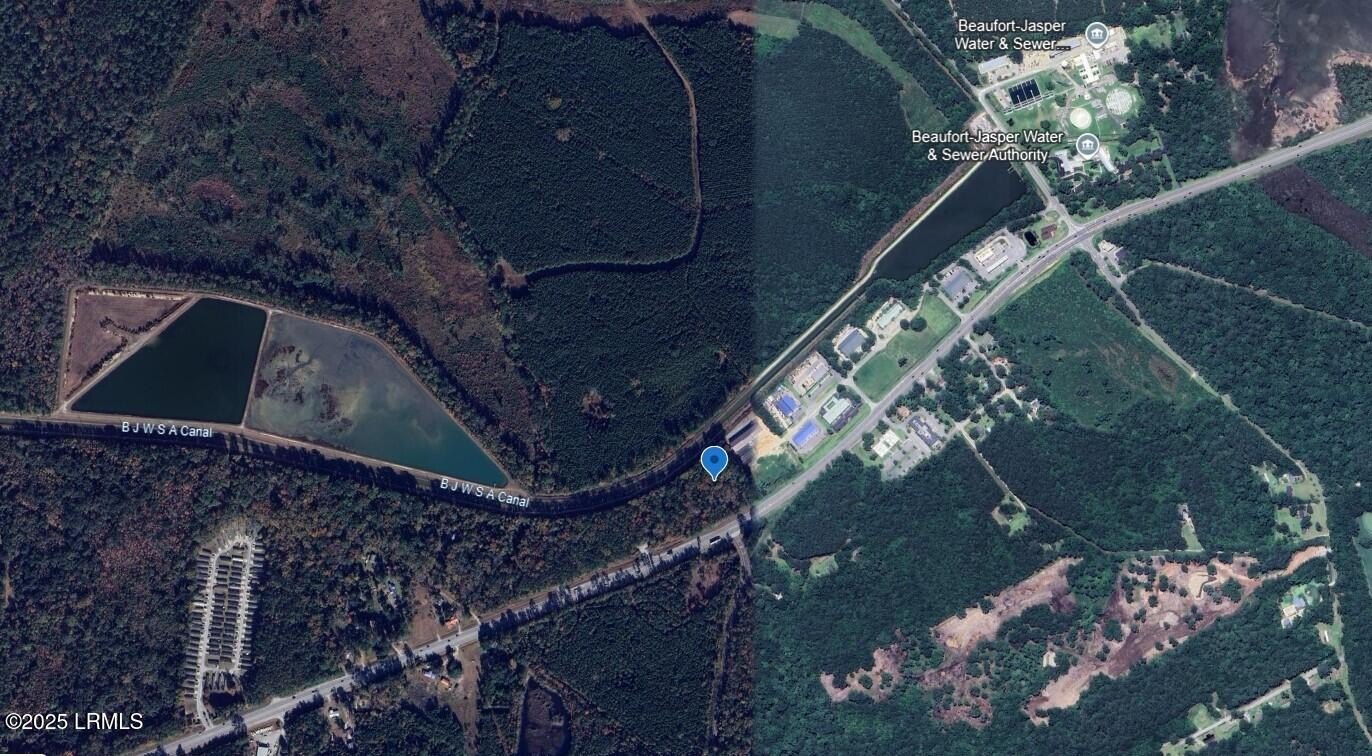 Commercial Land in Hazzard Creek